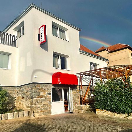 Hotel Penzion Fontána Náměšť nad Oslavou Esterno foto