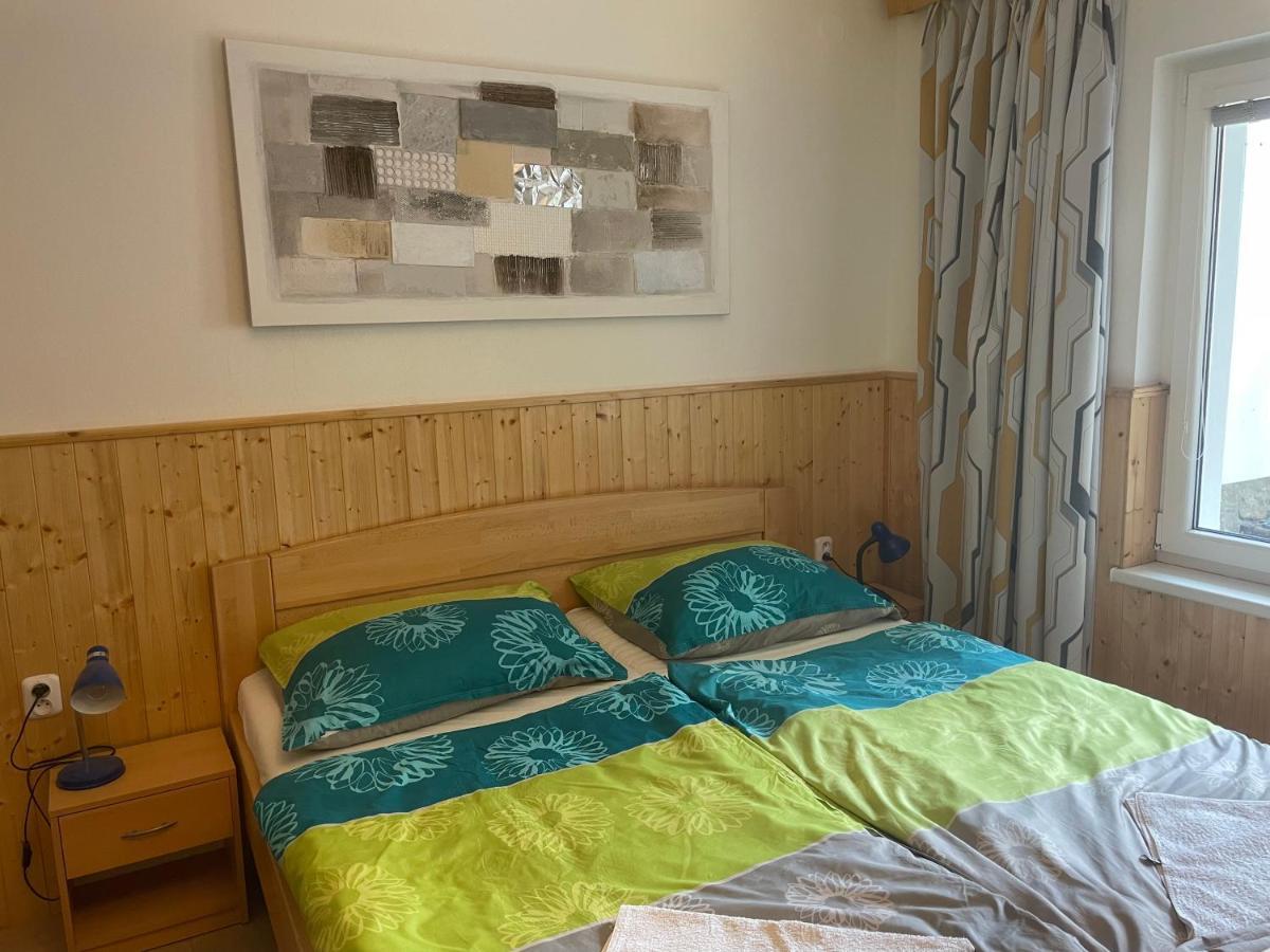 Hotel Penzion Fontána Náměšť nad Oslavou Esterno foto