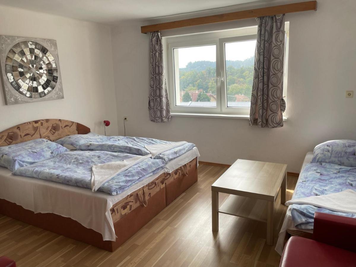 Hotel Penzion Fontána Náměšť nad Oslavou Esterno foto