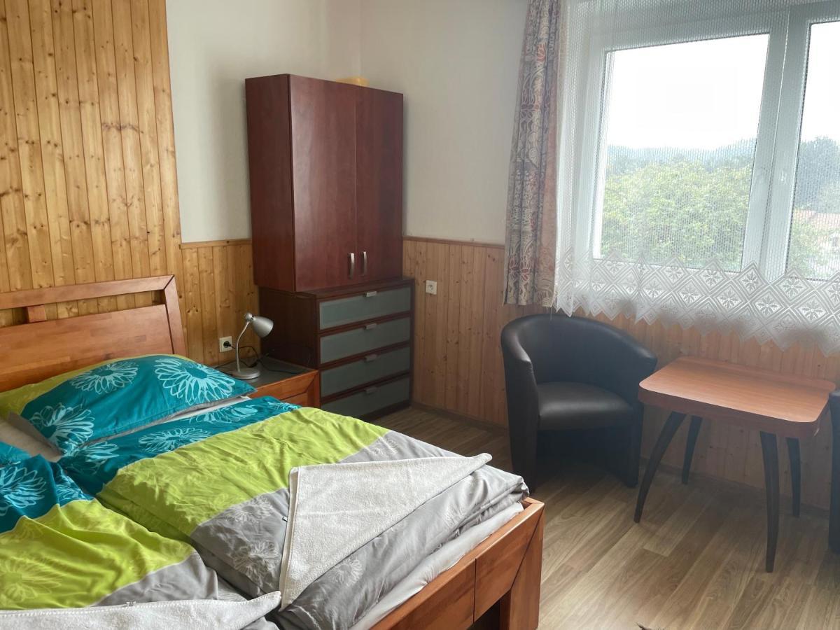 Hotel Penzion Fontána Náměšť nad Oslavou Esterno foto
