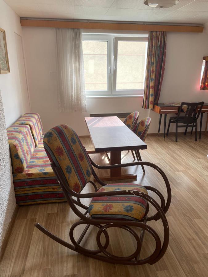 Hotel Penzion Fontána Náměšť nad Oslavou Esterno foto