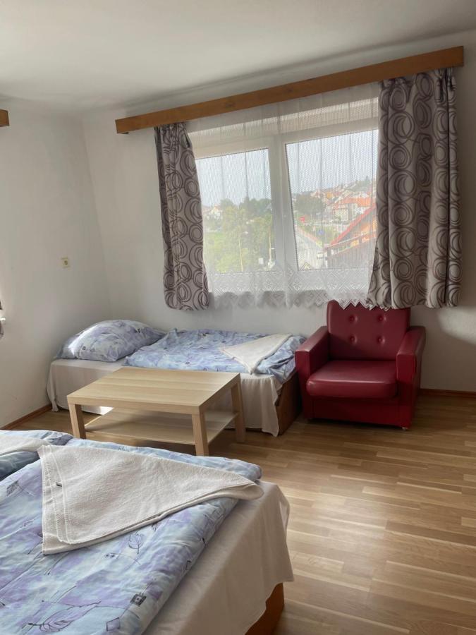 Hotel Penzion Fontána Náměšť nad Oslavou Esterno foto
