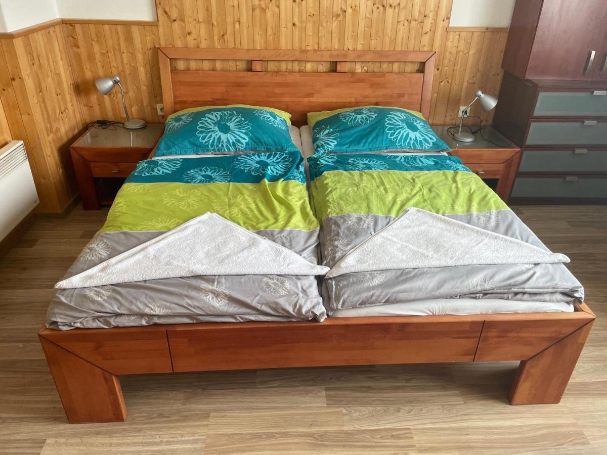 Hotel Penzion Fontána Náměšť nad Oslavou Esterno foto