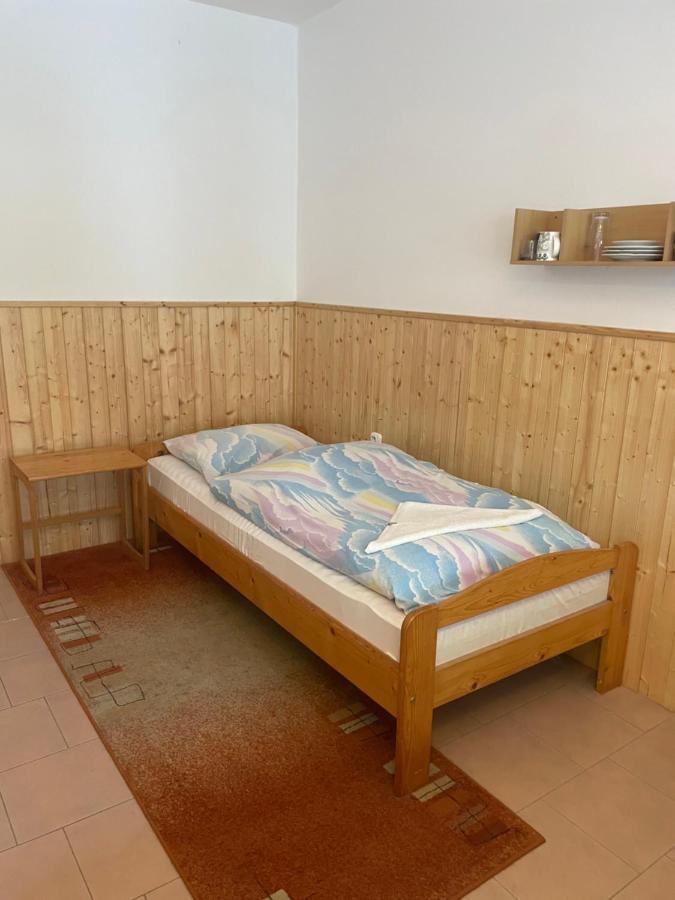 Hotel Penzion Fontána Náměšť nad Oslavou Esterno foto