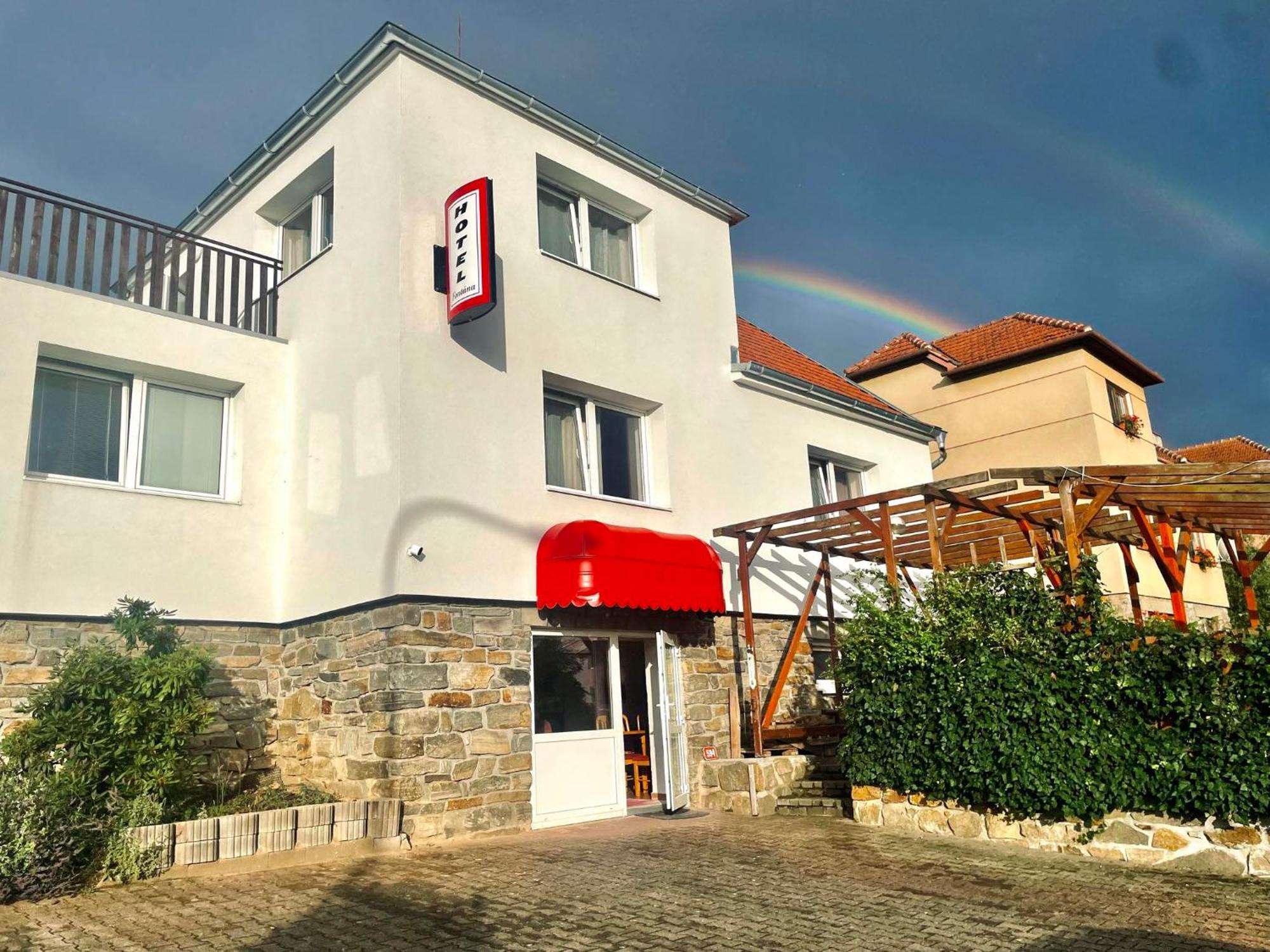 Hotel Penzion Fontána Náměšť nad Oslavou Esterno foto